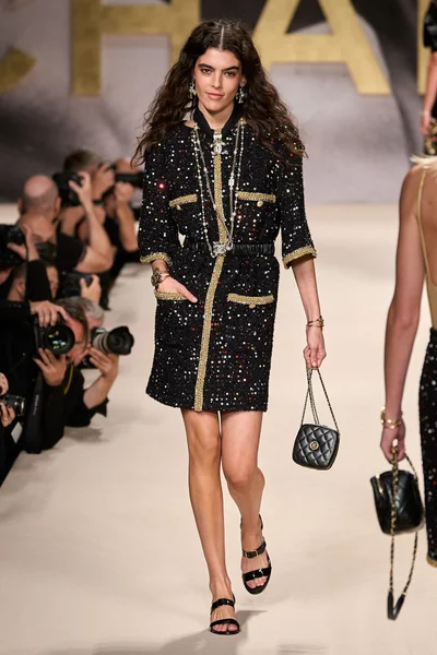 Look 17